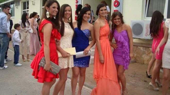 PRIMJER SVIMA: Marina Ćorluka i njena sestra Katarina daruju haljine maturanticama