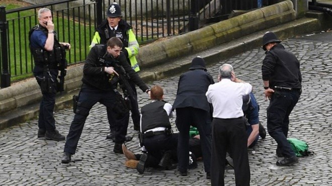 FOTO: TERORISTIČKI NAPAD U LONDONU Ubijeno je pet ljudi uključujući i napadača