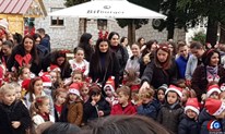 FOTO: Najmlađi Gruđani uživali uz Djeda Božićnjaka, Vilenjaka i Minnie