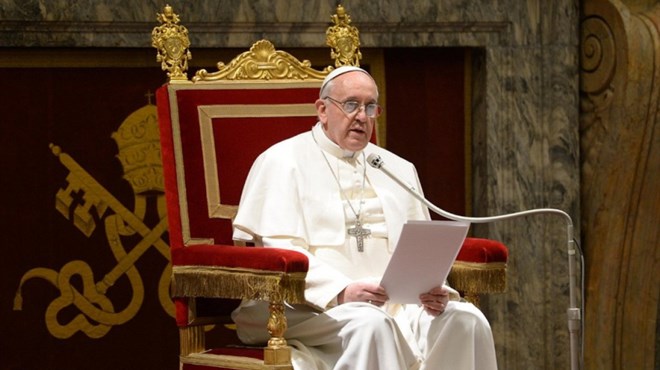 Papa Franjo: Rat je zlo, pomolimo se za one koji pate
