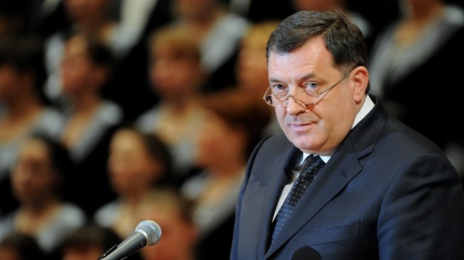 Profesor prekinuo govor Dodiku: Izbačen iz dvorane, ispitala ga i policija