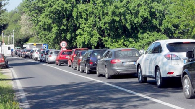 Kolone automobila na tri granična prijelaza u BiH