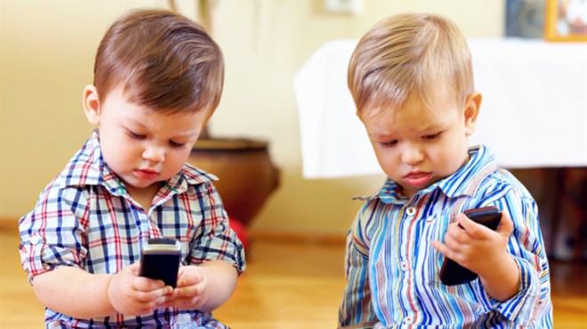 Psiholozi upozoravaju: Djeca su previše vremena pred ekranima