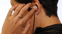 Prevoditelj u uhu: Ove slušalice uživo mogu prevesti 40 jezika  
