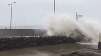 VIDEO Razorna oluja Ofelija pogodila Irsku, tri osobe poginule