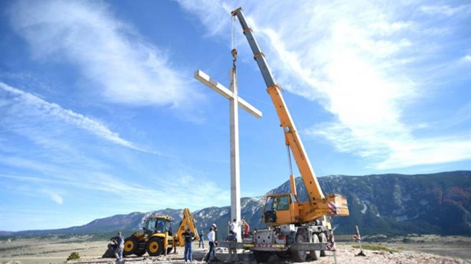 Na Blidinju postavljen križ visok 15 metara
