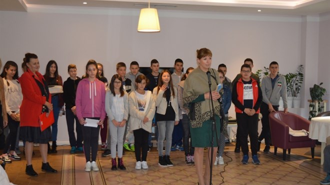 FOTO: Učenici i nastavnici OŠ Ruđer Bošković Grude posjetili dom 'Vita'