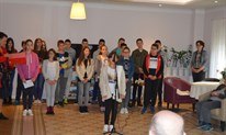 FOTO: Učenici i nastavnici OŠ Ruđer Bošković Grude posjetili dom 'Vita'