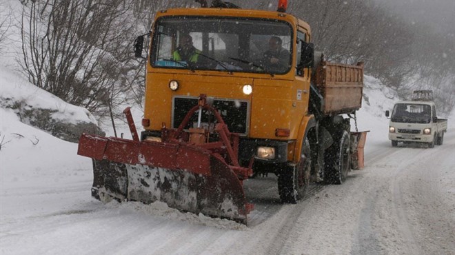 Zbog snijega obustavljen promet prema 'Ivanu'