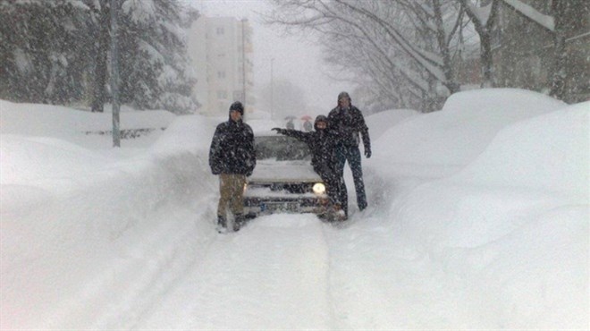 U Grudama pada gust snijeg, vozači oprez!