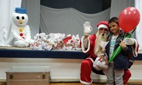 FOTO: HT Eronet darivao djecu Gruda! Uz predstavu, poslali im i Djeda Božićnjaka