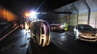FOTO: Državljanin BiH izazvao kaos na autocesti: Ispali mu Clio i Megane s prikolice