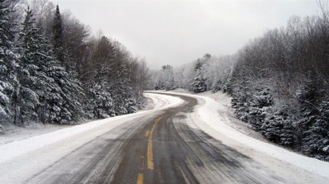 Upozorenje vozačima: U većem dijelu zemlje otežan promet zbog snijega, preko Kupresa teretnjacima potrebni lanci