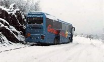 Autobus kod Zagvozda sletio s ceste: Vozač je teško ozlijeđen FOTO