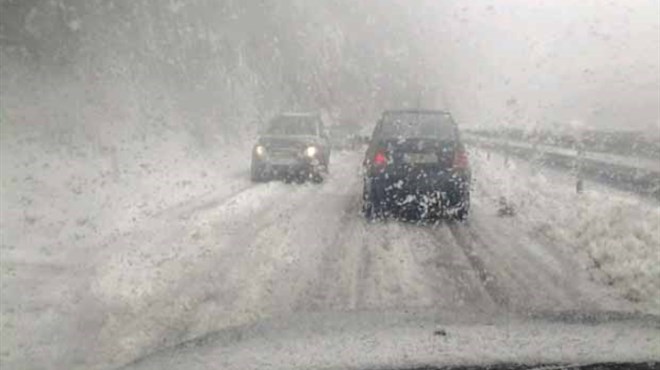 Snijeg i olujni vjetar zatvaraju ceste, stiglo i upozorenje: Ne putujte ako ne morate!