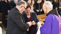 Široki Brijeg: Nakon 50 godina braka, ponovno ih 'vjenčao' isti svećenik 