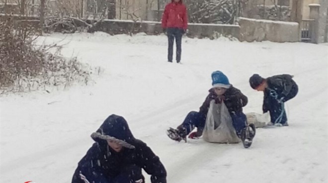 Grude: Djeca uživala na snijegu FOTO