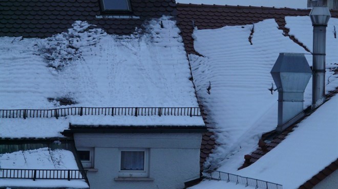 Tragedija: Snijeg pao s krova i ubio muškarca