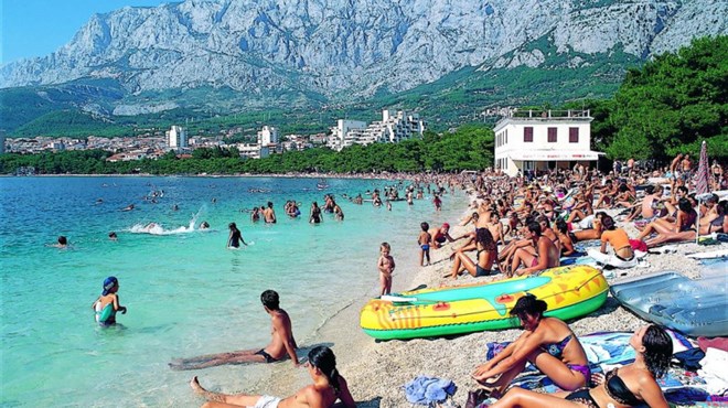 Makarska uvodi strožija pravila za turiste, dežurat će se u tri smjene