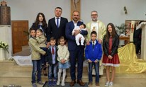 U obitelji Kelava u Rošku Polju kršteno sedmo dijete! Posuški načelnik Branko Bago bio kum