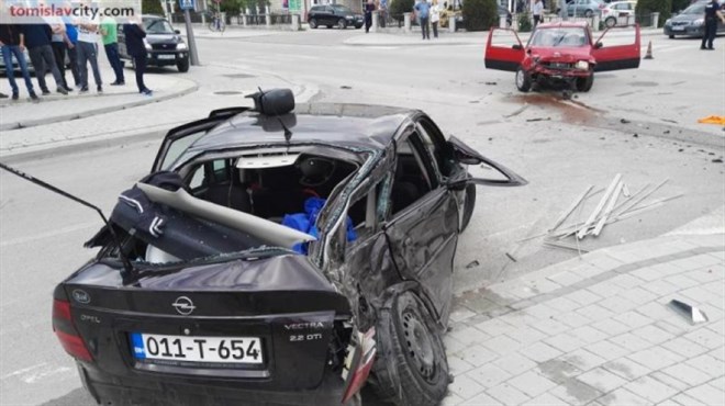 Tomislavgrad: Jedna osoba stradala u jučerašnjoj prometnoj nesreći životno ugrožena, prebačena u KBC Split