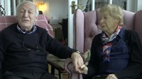 Upisao tečaj šminkanja u 84. godini kako bi uljepšavao suprugu koja gubi vid