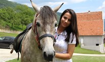 Ramska vila: Ana je izvrsna učenica kojoj je cilj imati ergelu konja