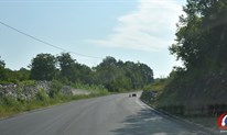 FOTO: Novi asfalt stigao u Medoviće, na regionalnu cestu Grude - Široki Brijeg