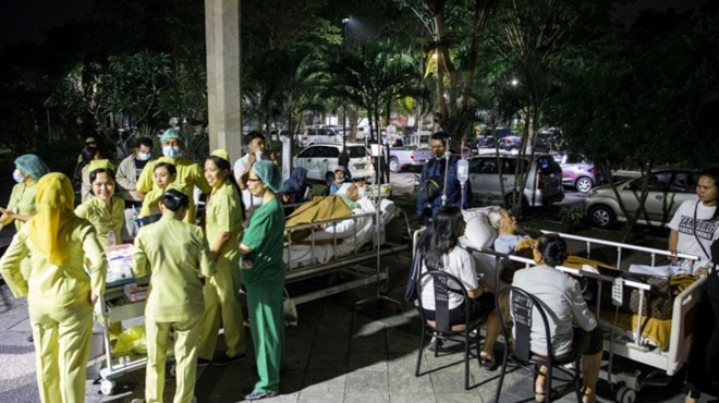 Deseci mrtvih, stotine ranjenih u potresu na turističkom otoku