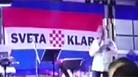 Miroslav Ilić u Zagrebu pjevao pred zastavom NDH, Srbi negoduju