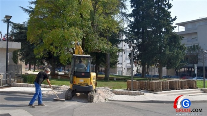 FOTO: Uređuje se Park hrvatskih velikana u Grudama