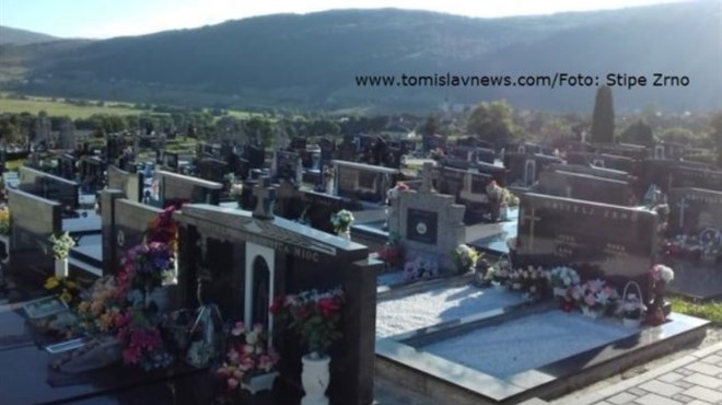 Tragedija: Umro dok je na groblju palio svijeće svojim najmilijima