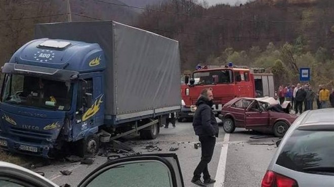 Stravična nesreća: Dvoje poginulih kod Sarajeva, Golf II totalno uništen