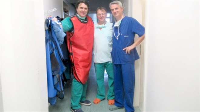 Riječki liječnik na mladom Hercegovcu izveo neviđen zahvat u RH. Srce operirao kroz preponu