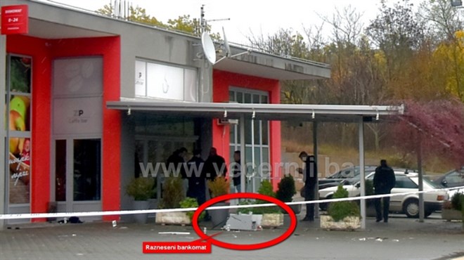 FOTO: Razbojnici u Drinovcima pucali na ljude, traga se za sivim automobilom