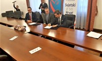 Potpora strateškim institucijama Hrvata u BiH – Potpisani Ugovori o financijskoj potpori za Sveučilište i HNK u Mostaru