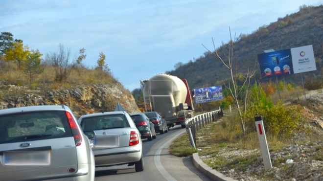 Od 30 do 150 KM 'puževima' na cesti u BiH: Krivci su za velik broj nesreća