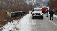 TEŠKA NESREĆA U BIH: Autobus se prevrnuo na snijegu, dvoje poginulih
