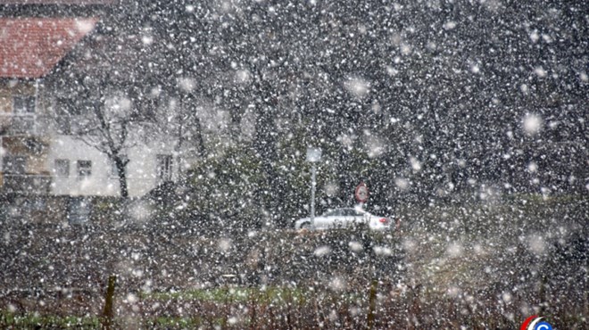 FOTO: Grude se bijele: Snijeg pada u centru, zabijelila Gorica, Sovići...