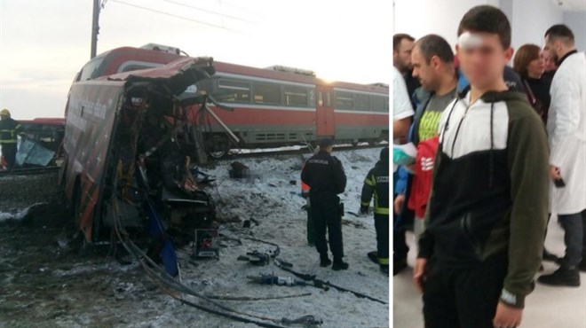 Vlak se zabio u autobus i prepolovio ga: Petero poginulih kod Niša