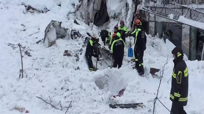 ALPE: Tri skijaša poginula, tisuće turista zaglavljeno