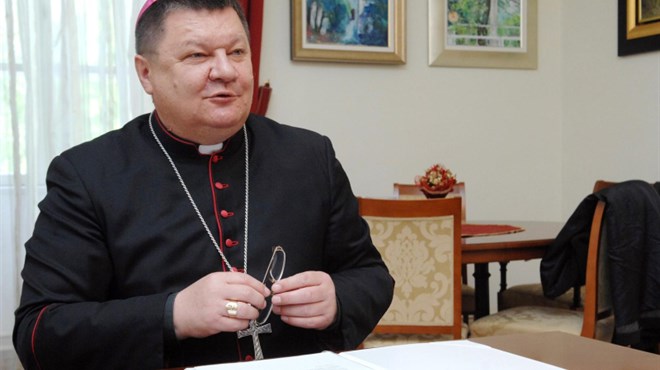 Biskup Huzjak promašio divlju svinju i ranio kolegu lovca