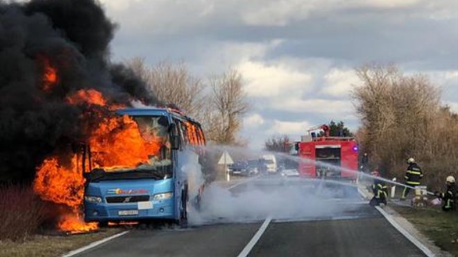 Drama kod Zadra: Putovali za Zagreb pa se zapalio autobus Croatia busa