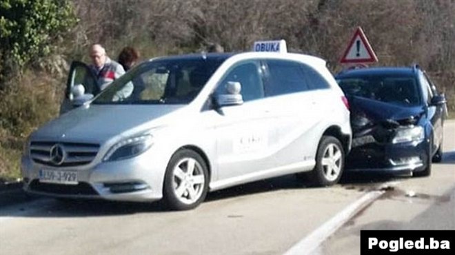 Na cesti Mostar - Široki Brijeg 'nastradalo' auto za obuku