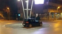 Mostar: Nije bilo parkinga pa ga ostavio u kružnom toku