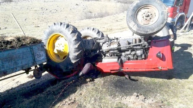 Prevrnuo se traktor, vozač poginuo