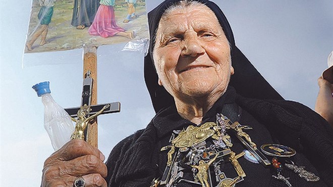 Preminula je Ane s križevima! Skrušena u molitvi imala je 9 djece i više od 50 unučadi i praunučadi