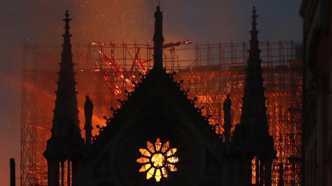 Sve se više sumnja da je Notre Dame namjerno zapaljen