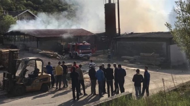 Izgorjela stolarija u Širokom Brijegu, požar lokaliziran uz pomoć Gruđana