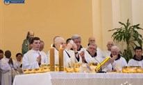 VELIKI ČETVRTAK U MEĐUGORJU: Mons. Henryk Hoser ''oprao'' noge dvanaestorici ''apostola''